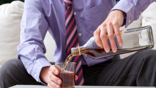 మద్యం మత్తులో టార్చర్ పెడుతున్న కొడుకు, అర్దరాత్రి తల్లిదండ్రులు ఏం చేశారంటే ?