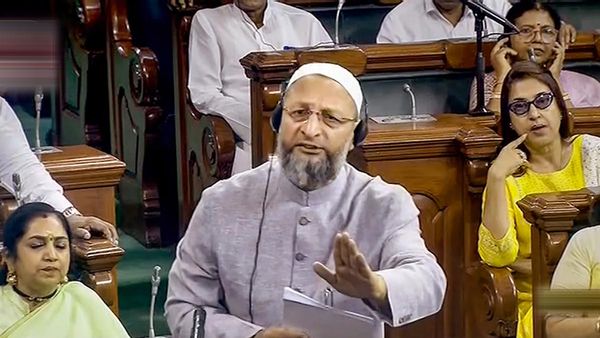 MIM: పాక్‍లో ఉన్న కులభూషణ్ జాదవ్‍ను మరిచిపోయారా.. అసదుద్దీన్ ఒవైసీ..
