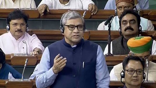 రైల్వేలో లక్షల ఉద్యోగాలు ఖాళీ- భర్తీపై కేంద్రం కీలక ప్రకటన