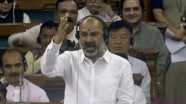 కన్నెత్తి చూస్తే.. కళ్లు పీకేసే సమర్థుడు: ఆ ముగ్గురు నేతలపై లోక్‌సభలో బండి సంజయ్ సంచలనం