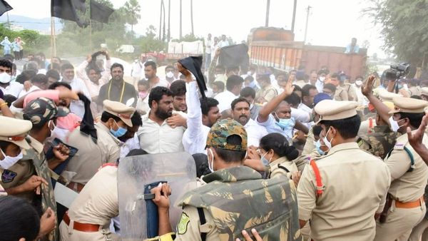 నిర్మల్‌లో బీజేపీ నేతలపై లాఠీఛార్జ్, డీకే అరుణ అరెస్ట్: బీఆర్ఎస్ సర్కారుపై కిషన్ రెడ్డి ఫైర్