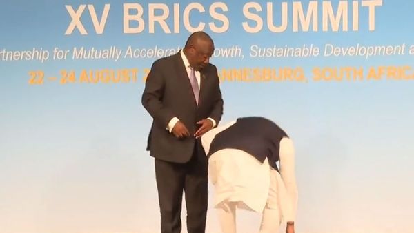 వీడియో: ఎక్కడ తగ్గాలో తెలిసినోడు..!!