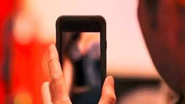 సోషల్ మీడియా ఫ్రెండ్స్, న్యూడ్ వీడియో కాల్స్, మ్యాటర్ విదేశాలు తిరిగేసింది !