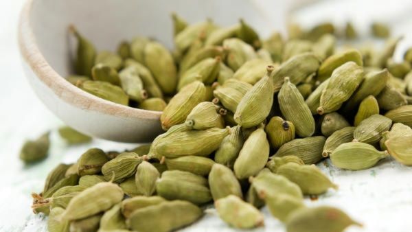 యాలకులతో హైబీపీకి చెక్.. ఇలా ట్రై చేయండి..!