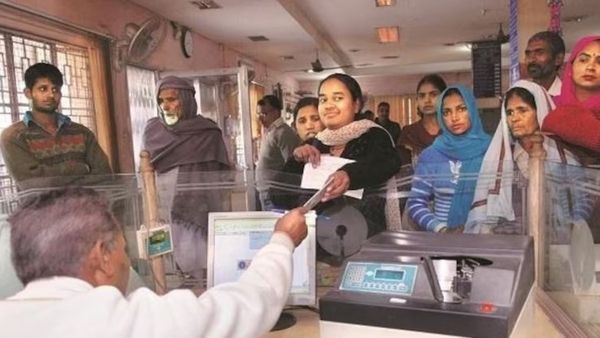 Banks: బ్యాంకు ఖాతాల్లో కనీస మొత్తం లేనందకు రూ.35 వేల కోట్ల ఛార్జీలు వసూలు చేశారు..