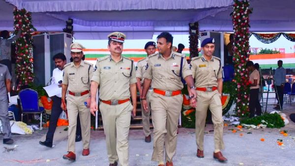 విజయవాడలో 144 సెక్షన్, సెక్షన్ 30- ఉద్యోగులకు పోలీసు కమిషనర్ వార్నింగ్..