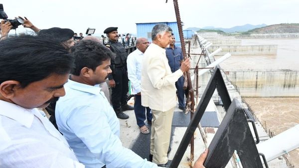 ఆ రకంగా డొల్లతనాన్ని బయట పెట్టేసుకుంటోన్న చంద్రబాబు..!!