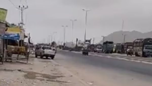 భారీ ఉగ్రదాడి.. కాన్వాయ్‌పై విరుచుకుపడ్డ టెర్రరిస్టులు