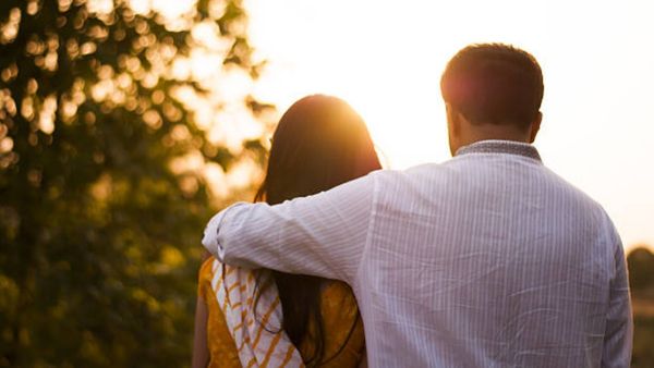 హైదరాబాద్ వ్యాపారి చిక్కాడని భర్తతో కలిసి భార్య ఏం చేసిందంటే, అర్ద కోటీతో !