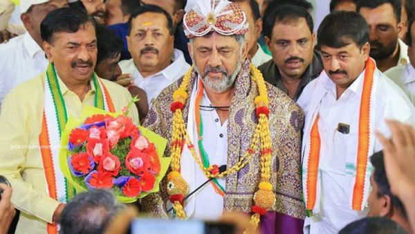 మా పార్టీ సిటీ బస్సు కాదు, బస్సు ఎక్కి ఎక్కడపడితే అక్కడ దిగడానికి, డీకే ఫైర్, టార్గెట్!