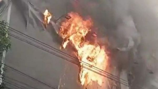 Fire Accident: హబ్సీగూడలో భారీ అగ్నిప్రమాదం.. బట్టల షోరూమ్‍లో మంటలు..