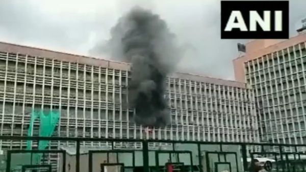 AIIMS: ఎయిమ్స్ లో అగ్నిప్రమాదం.. పరుగులు తీసిన రోగులు..
