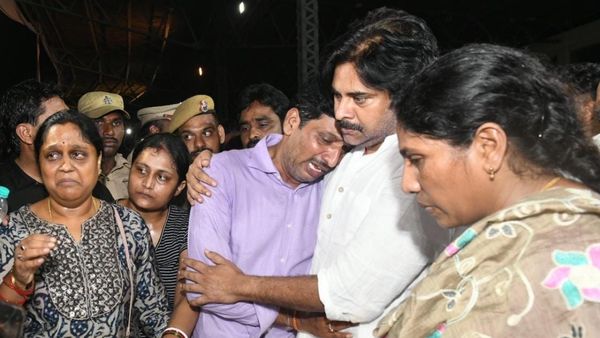 Gaddar: గద్దర్‍కు నివాళులు అర్పించిన సినీప్రముఖులు..