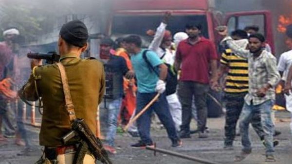 భారీ హింసతో కర్ఫ్యూ, ఏటీఎంలు, బ్యాంకులు ఓపెన్, ఇంటర్నెట్ మాత్రం !