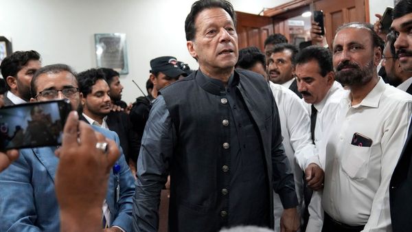 Imran Khan : పాక్ మాజీ ప్రధాని ఇమ్రాన్ ఖాన్ కు మూడేళ్ల జైలుశిక్ష-ఐదేళ్ల అనర్హత వేటు..