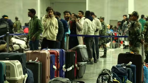 Indian Students: చెదిరిన కల.. 21 మంది భారత విద్యార్థులను తిప్పి పంపిన యూఎస్..