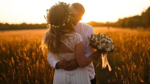 స్కూల్ స్టూడెంట్ ను పెళ్లి చేసుకున్న అదే స్కూల్ టీచర్, సుందరాకాండ రిపీట్!