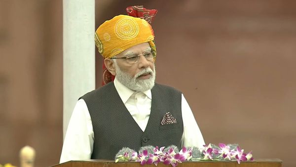 ఎర్రకోటపై మువ్వన్నెల రెపరెపలు- మన పాలన వెయ్యేళ్ల పాటు చరితార్థమౌతుంది: మోదీ