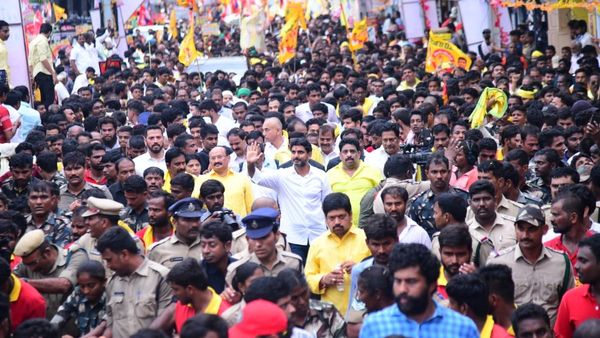 Nara Lokesh : విజయవాడలో లోకేష్ పాదయాత్ర-ప్రకాశం బ్యారేజ్ పై పోటెత్తిన జనం..