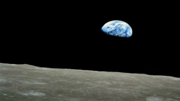 NRI News: అమ్మకు చంద్రుడిపై భూమిని బహుమతిగా ఇచ్చిన కూతురు..