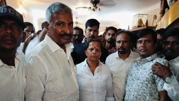 `మిషన్ హిందూపురం`: బాలయ్య అడ్డాలో మంత్రి పెద్దిరెడ్డి మకాం