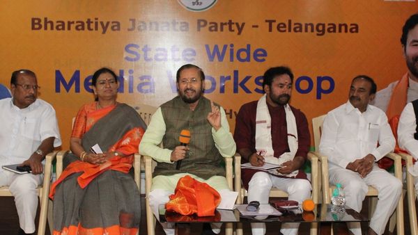 తప్పుడు ప్రచారాలను తిప్పికొట్టాలి.!బీజేపీ మీడియా,సోషల్ మీడియా వర్క్ షాప్.!ప్రకాష్ జావదేకర్ దిశానిర్దేశం.!