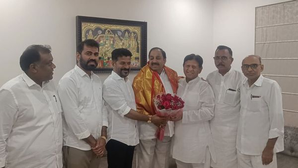 తుమ్ముల నాగేశ్వరరావును కలిసిన రేవంత్ రెడ్డి: కాంగ్రెస్‌లోకి ఎంట్రీ ఖాయం!