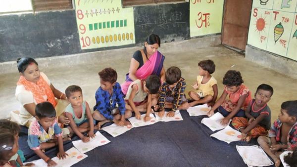 తెలంగాణ అంగన్‌వాడీ టీచర్లు, హెల్పర్లకు గుడ్‌న్యూస్