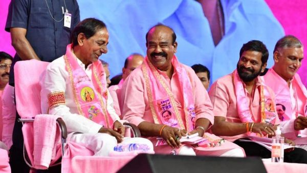 సీఎం కేసీఆర్ సంచలనం, అభ్యర్దుల తొలి జాబితా సిద్దం - ఛాన్స్ దక్కేదెవరికి..!!
