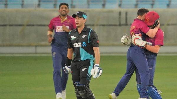 UAE Vs NZ: క్రికెట్‍లో సంచలనం సృష్టించిన యూఏఈ.. న్యూజిలాండ్ పై గెలుపు..