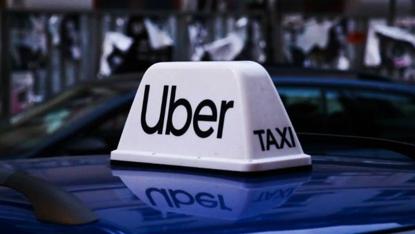 ఆసుపత్రికి వెలుతున్న మహిళను చితకబాదిన ఉబర్ క్యాబ్ డ్రైవర్, పోయేకాలం !