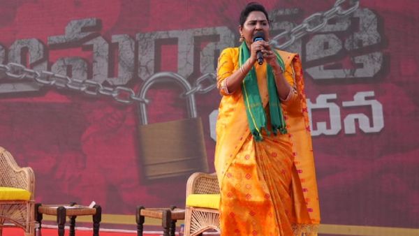 నన్ను చూసి నవ్వుతున్నారు: నారా లోకేష్ సమక్షంలో భోరుమన్న ఉండవల్లి శ్రీదేవి