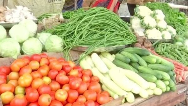 Vegetable Price: తగ్గుతున్న కూరగాయల ధరలు.. ఊపిరి పీల్చుకుంటున్న సామాన్యులు..!