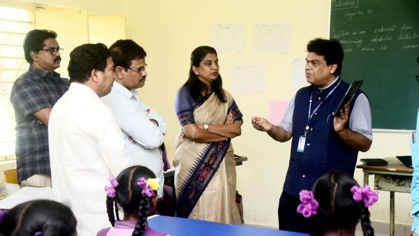 ఏపీ ఐఏఎస్ ప్రవీణ్ ప్రకాష్ సంచలనం ! స్కూళ్లకు పిల్లల్ని రప్పించలేకపోతే రాజీనామా ?