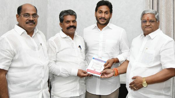 వైఎస్ జగన్‌తో ఏపీఎన్జీవో నేతల భేటీ..!!