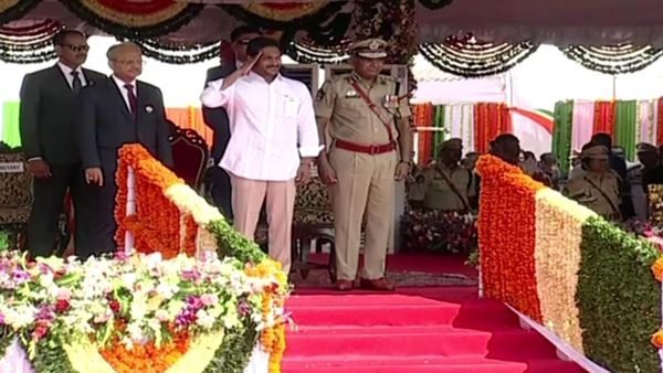 76 ఏళ్లలో ఏ ప్రభుత్వం చేయనిది చేస్తున్నాం-పంద్రాగస్టు ప్రసంగంలో జగన్..రాజధానులపైనా..