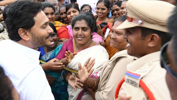 జగన్ మెచ్చిన కూనవరం ఎస్సై-ఏకంగా మెడల్ కే సీఎం సిఫార్సు...