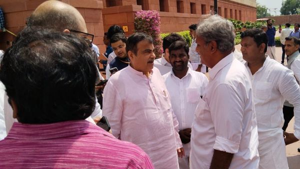 చంద్రబాబు అరెస్టుపై నితిన్ గడ్కరీ కీలక వ్యాఖ్యలు: టీడీపీ ఎంపీ నానితో ఇలా