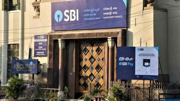 అలర్ట్: అక్టోబర్‌లో 18 రోజులు బ్యాంకులకు సెలవులు- మూడు కేటగిరీల్లో..