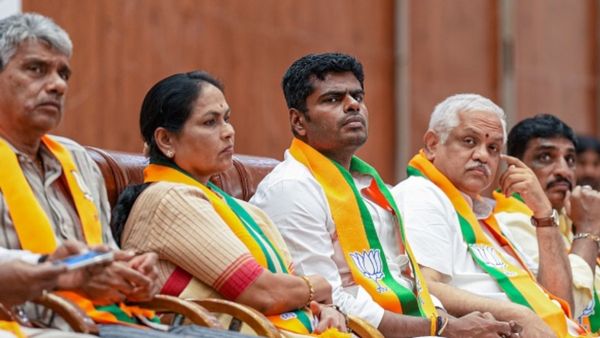 ముందు మీ పార్టీని రక్షించుకోండి, తరువాత మాట్లాడదాం అంటున్న మాజీ సీఎం !