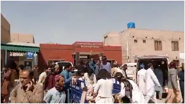 బలూచిస్థాన్‌లో ఆత్మాహుతి దాడి: 52 మంది మృతి, వంద మందికి గాయాలు