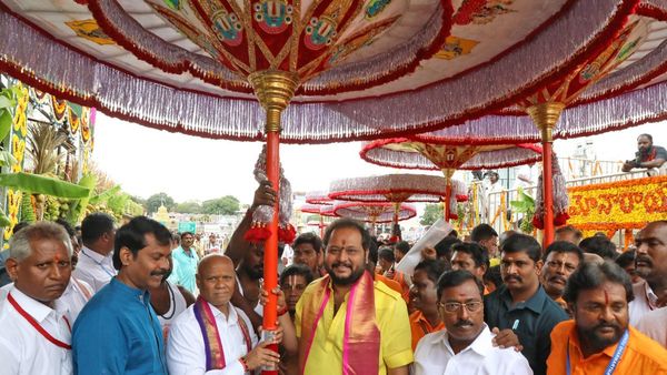 తిరుమల బ్రహ్మోత్సవాల్లో చెన్నై గొడుగుల ప్రత్యేకత ఏమిటింటే, గరుడసేవ !