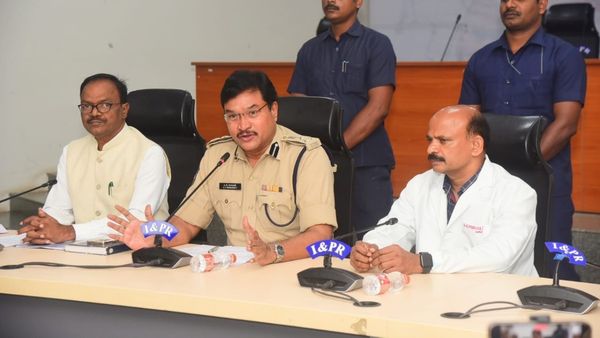 కేయూ ఘటన: పోలీసులు కొట్టారన్న ఆరోపణలపై వరంగల్ సీపీ సంచలన కామెంట్స్