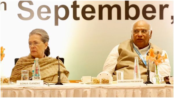 మనకు విశ్రాంతి లేదిక, తెలంగాణ-దేశం: పార్టీ శ్రేణుల్లో ఉత్సాహం నింపిన మల్లిఖార్జున్ ఖర్గే