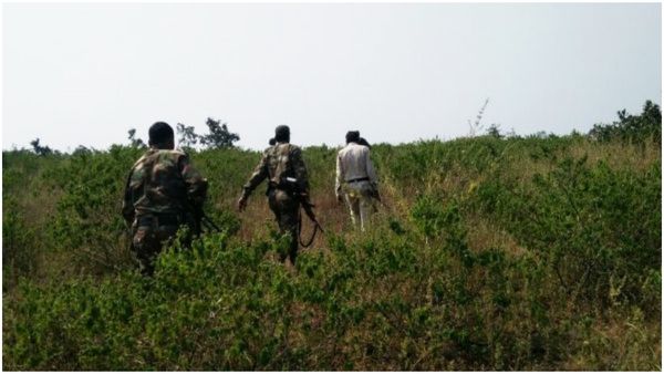 రైలులో లేడీ పోలీసుతో గేమ్స్, సీఎం మార్క్ ఎన్ కౌంటర్, ఉంటే ఎంతపోతే ఎంత అంటూ !