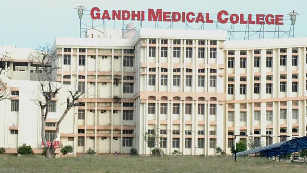 గాంధీ మెడికల్ కాలేజీలో ర్యాగింగ్: 10 మంది సీనియర్ మెడికోలు ఏడాదిపాటు సస్పెండ్