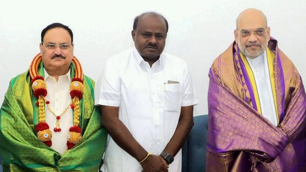 మాజీ ప్రధాని ఫ్యామిలీలో?, మాజీ సీఎంకు షాక్ ఇచ్చిన అన్నయ్య, అమిత్ షాతో డీల్ కు?