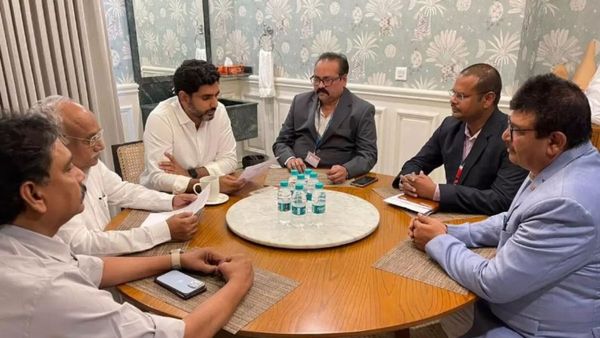 టీ తాగుతారా? నోటీసులిచ్చిన సిఐడీ అధికారులతో లోకేష్ ఆసక్తికర ప్రవర్తన!!