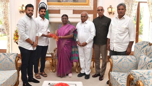 చంద్రబాబు కోసం.. రాష్ట్రపతి ద్రౌపది ముర్మును కలిసిన నారా లోకేష్!!