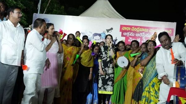 చంద్రబాబు కోసం మోత మోగించిన భువనేశ్వరి; డమరుకంతో బ్రాహ్మణి; గంట కొట్టిన లోకేష్!!